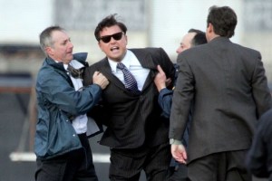 On-Set-The-Wolf-of-Wall-Street-leonardo-dicaprio-32893414-594-396